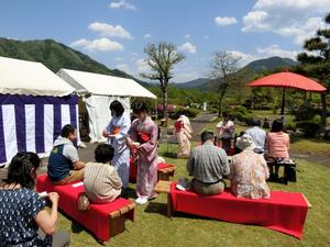 20160504c越前市あじまの万葉まつり（茶道部）仁愛大学007.jpg