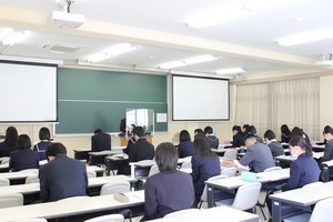 子ども教育学科ガイダンス.jpg