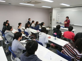 教員希望、公務員・専門職希望学生対象「内定学生との交流会（人間生活学部）」開催