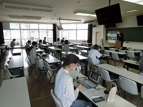 「先輩教員と語る会」開催