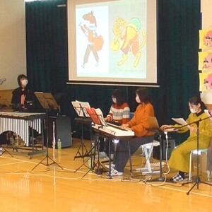 ゼミ生の演奏で「ひなまつりおんがくかい」を行いました