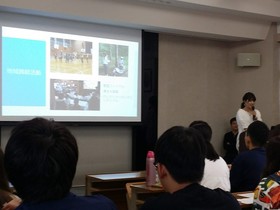 基礎演習で「コミュニケーション学科の研究室（ゼミ）」を実施しました。