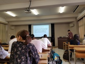 基礎演習「専門科目の学び方」を実施しました。