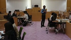 越前市議会総務委員会に学生が出席し、意見交換を行いました