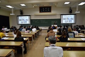 北陸新幹線「越前たけふ駅」の概要及び工事の様子についてお聴きしました（1年生基礎演習）。