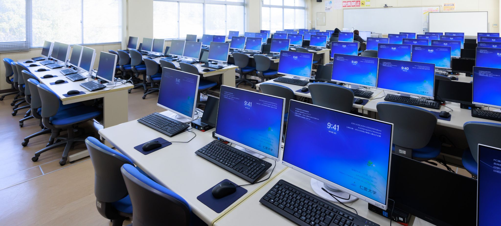 パソコンルームの写真