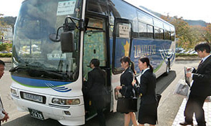 職場見学バスツアー